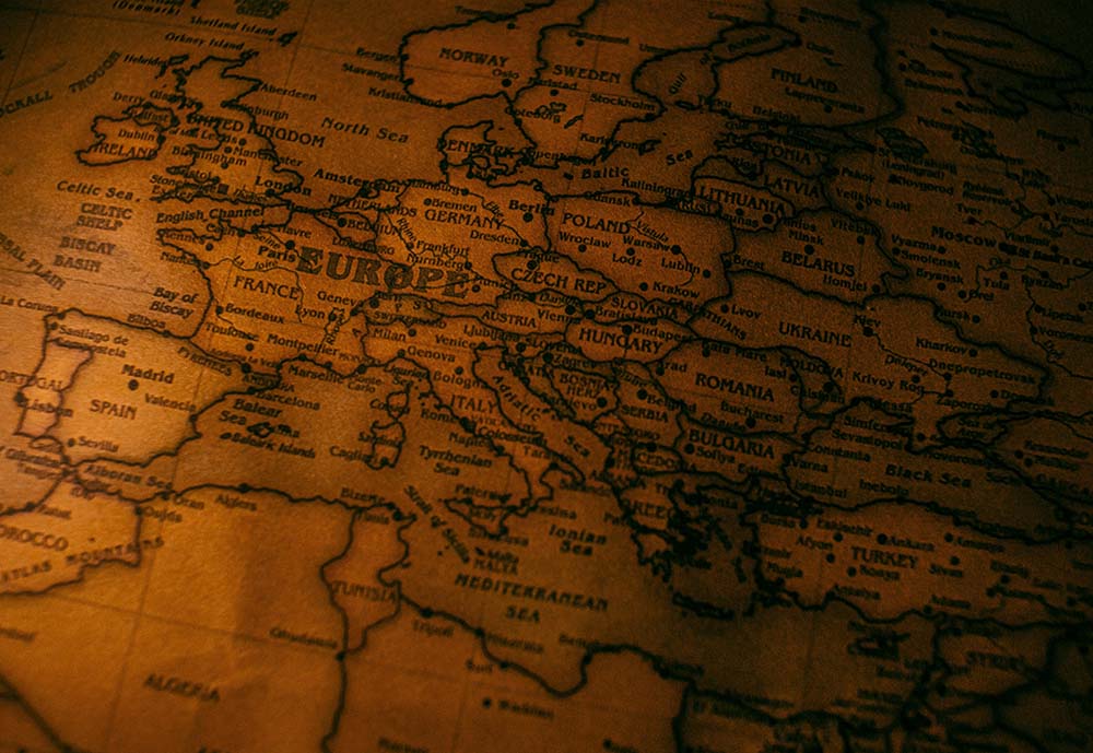 Ao longo da história, diversas regiões do mundo desenvolveram identidades próprias, seja dentro de um único país ou atravessando fronteiras nacionais.