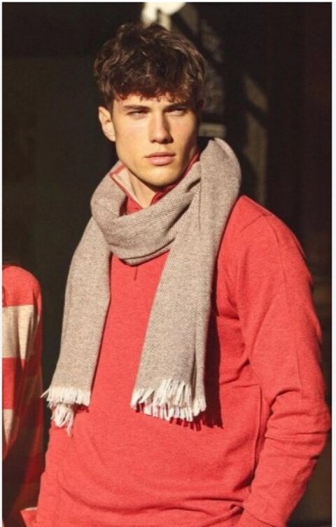 De acordo com o jornal “La Stampa”, de Turim, Santini sonhava em ser ator profissional, mas com o tempo descobriu no sacerdócio a sua verdadeira vocação.