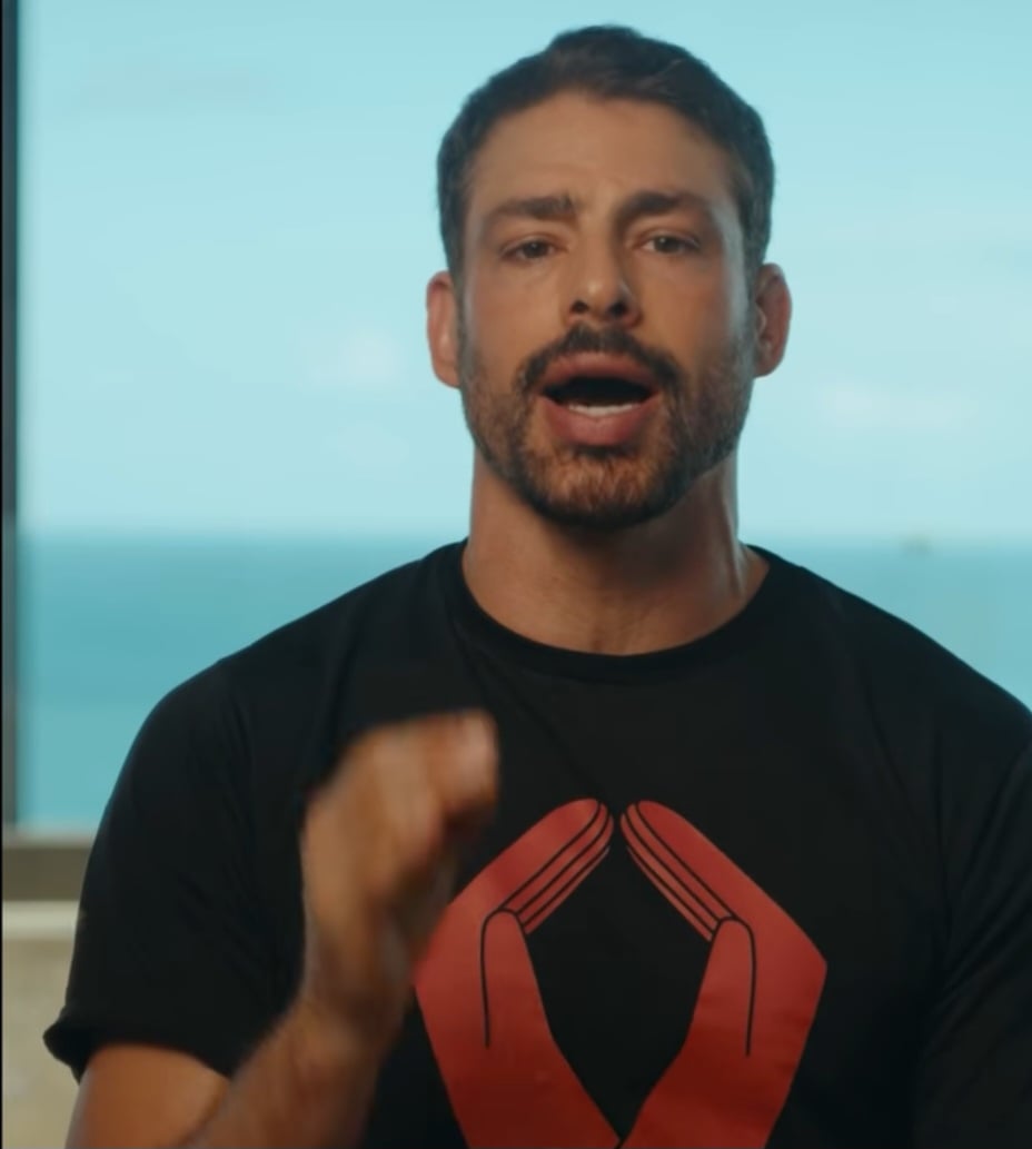 No dia 1 de dezembro, Dia Mundial de Luta contra a Aids, Cauã Reymond gravou mensagem nas redes sociais em apoio à causa. 