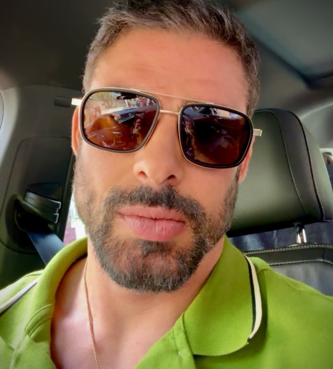 Cauã Reymond enfatizou a necessidade de as pessoas não agirem com preconceito em relação às vítimas do HIV. Trata-se de uma causa que comove o artista, engajado na luta contra a discriminação.