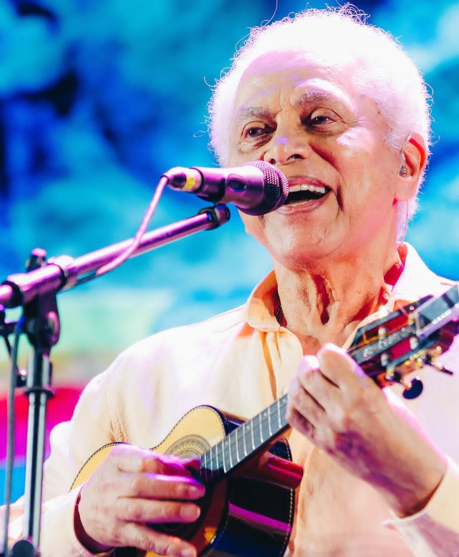 No repertório, clássicos como Foi um Rio que Passou em Minha Vida e Pecado Capital celebram quase seis décadas dedicadas ao samba. A apresentação gratuita acontece no dia 9 de dezembro de 2025, às 19h30, em Brasília.