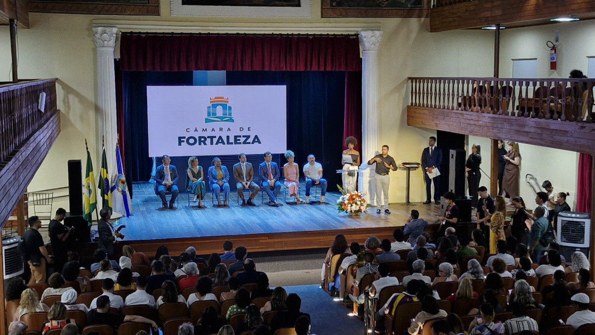 Margareth Menezes, ministra da Cultura, ganha a Medalha Lauro Maia e Luísa Cela, secretária de Cultura do Ceará, recebe título de Cidadã de Fortaleza.