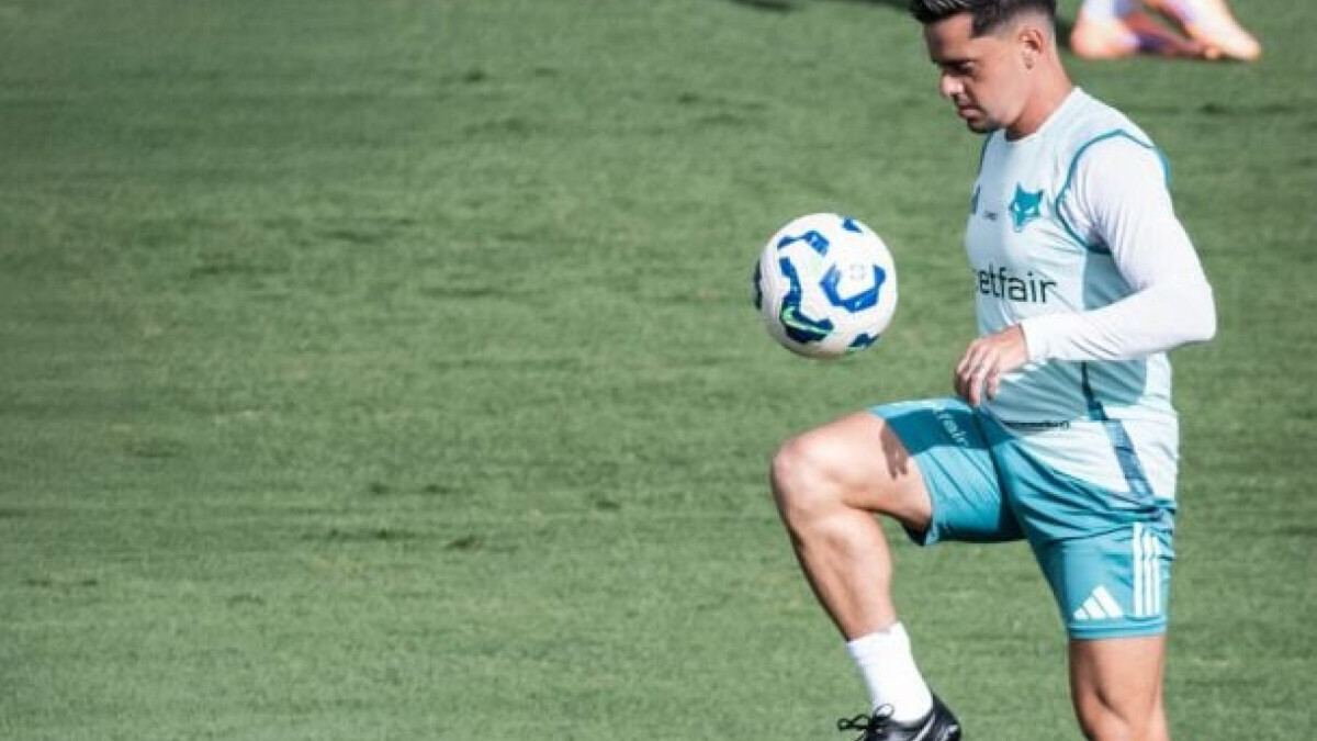 Lateral-direito está emprestado pelo Timão. Para ter o jogador na partida, diretoria da Raposa terá que pagar R$ 1 milhão