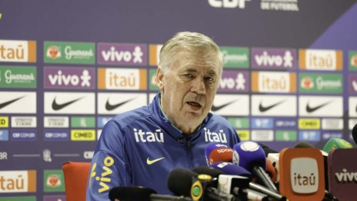 Comandante foi questionado sobre atacante, mas preferiu não se aprofundar no tema. Italiano também pede união da torcida