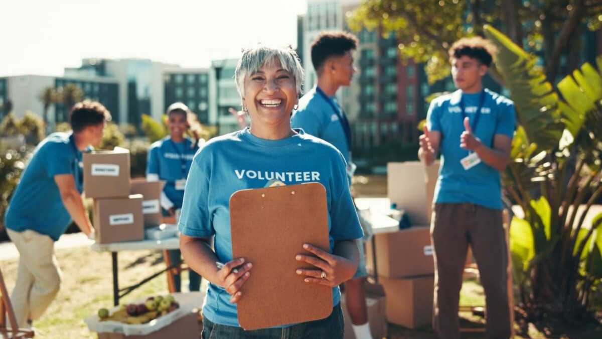 Voluntariado: 4 formas de fortalecer a saúde mental ajudando os outros