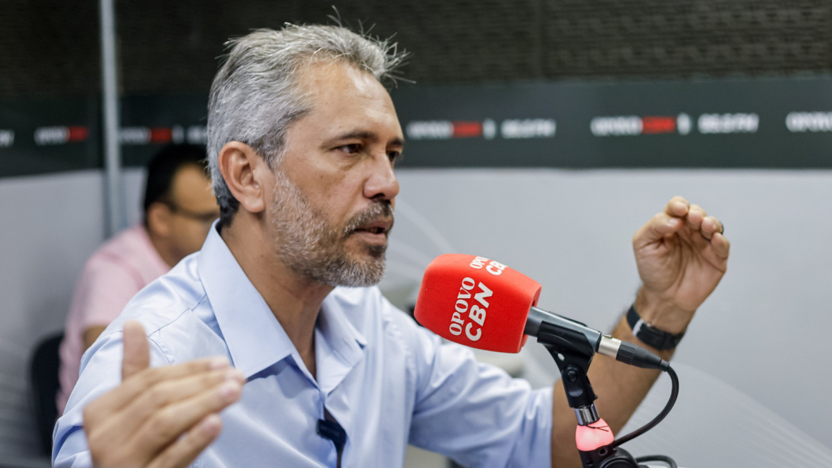 Elmano de Freitas em entrevista à rádio O POVO CBN e O POVO CBN Cariri