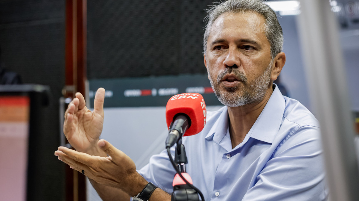 FORTALEZA, CE, BRASIL, 05-12-2025:  Elmano de Freitas em entrevista para o OPOVO/CBN. (Foto: Daniel Galber / ESPECIAL PARA  O POVO)
