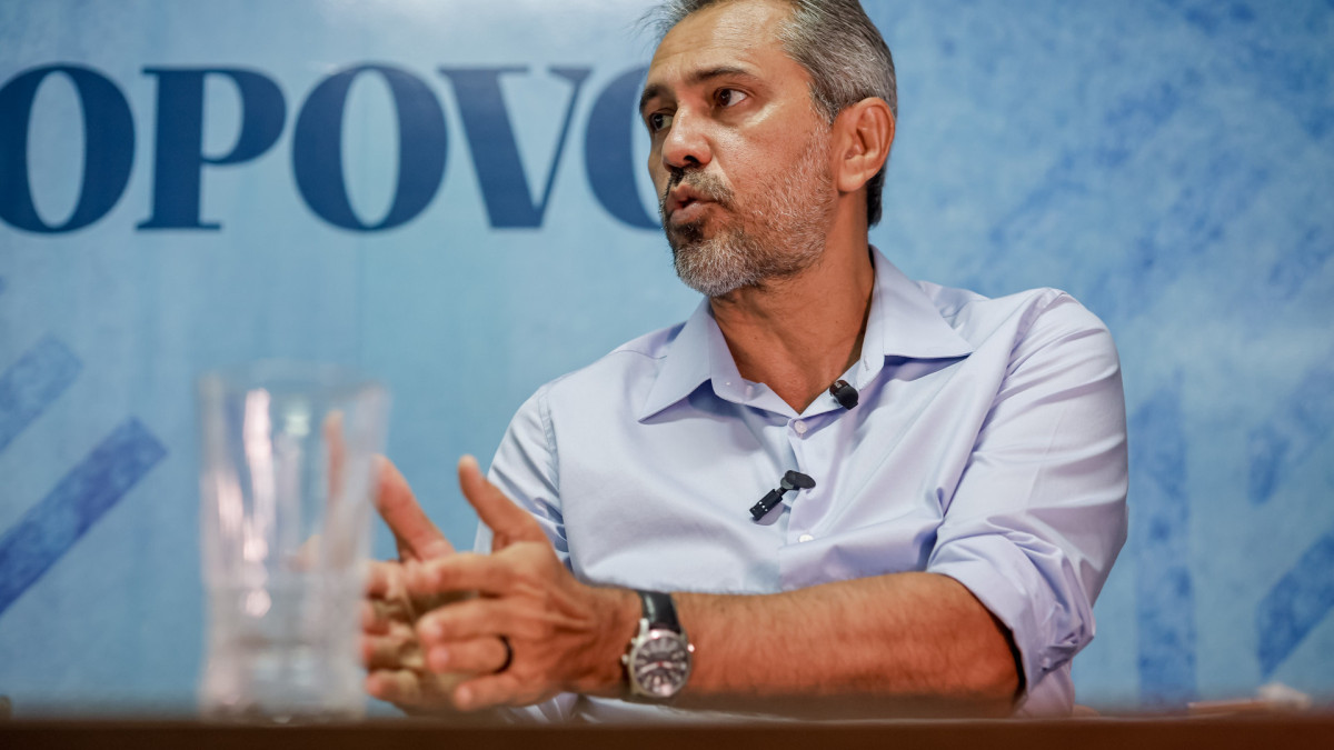 FORTALEZA, CE, BRASIL, 05-12-2025:  Elmano de Freitas em entrevista para o OP NEWS. (Foto: Daniel Galber / ESPECIAL PARA  O POVO)