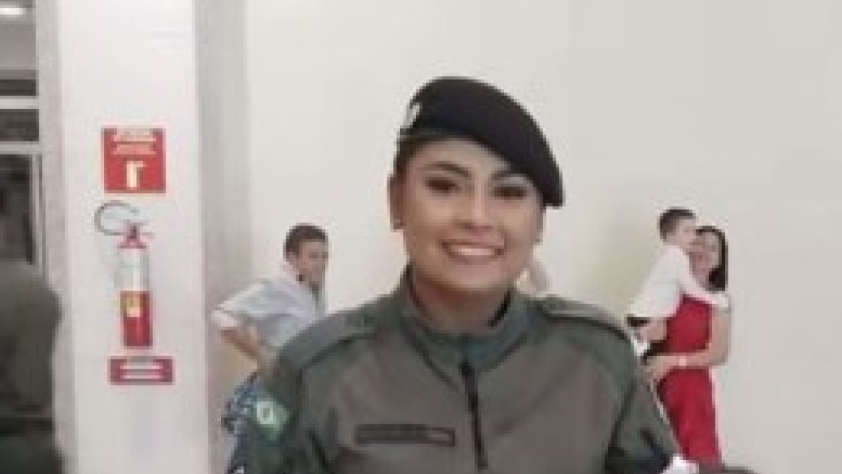 Larissa deixa três filhos. Ela havia perdido a irmã há cinco anos, vítima de feminicídio e, atualmente, trabalhava na patrulha Maria da Penha, no combate a violência contra a mulher 