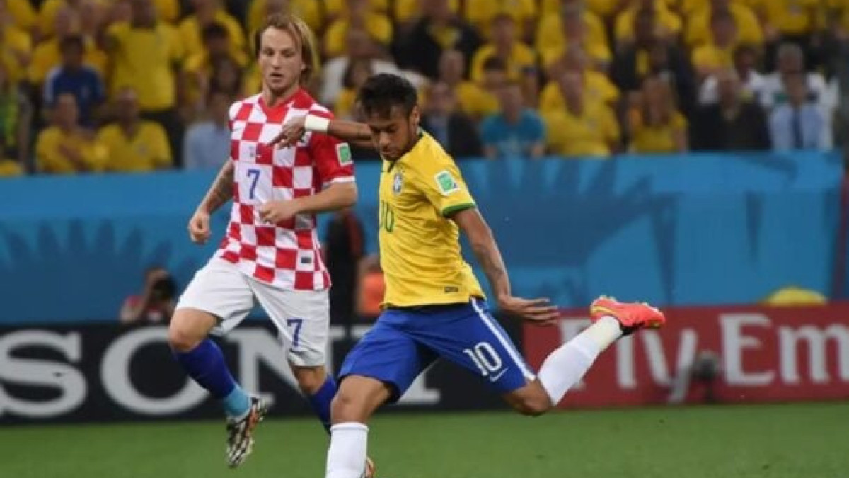 Apresentador Dario Vasconcelos, o ex-jogador Roger e os jornalistas João Miguel Lotufo e Vanderlei Lima debatem o assunto