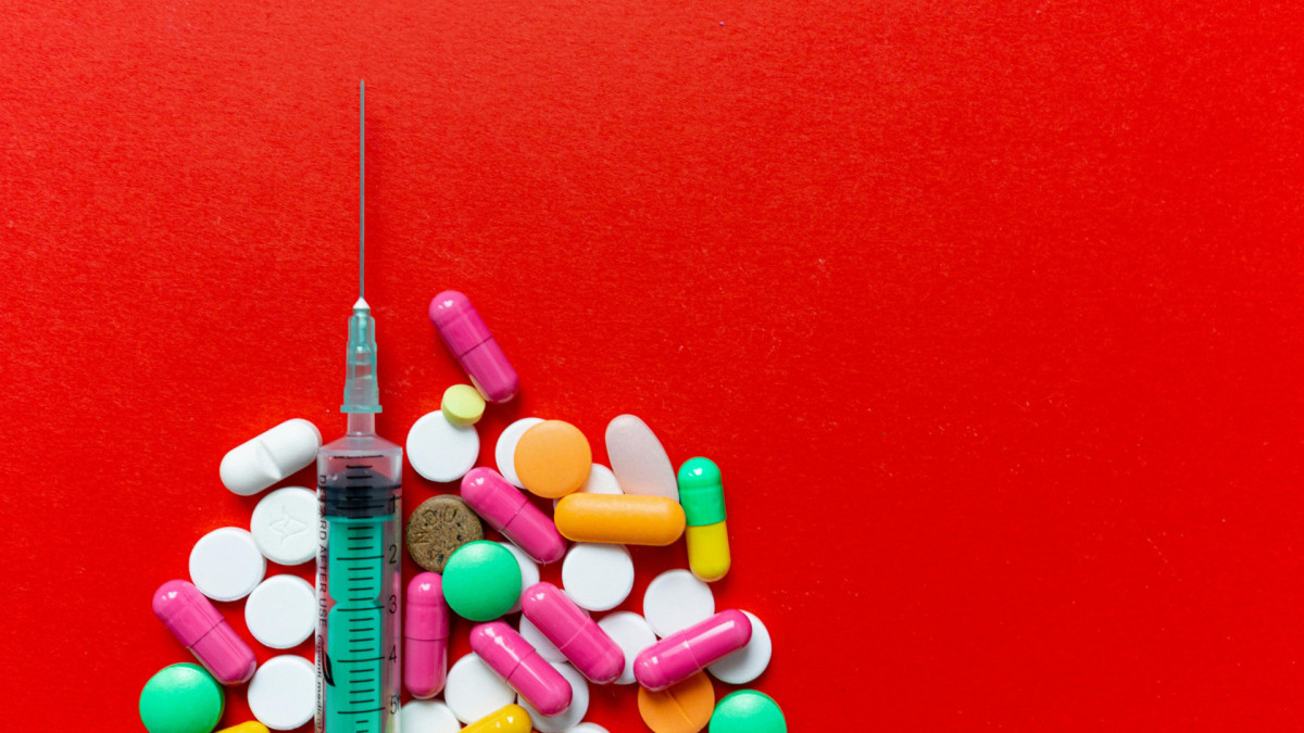 A reposição hormonal com testosterona para mulheres tem indicação limitada. Médicos alertam para alta do uso sem respaldo 