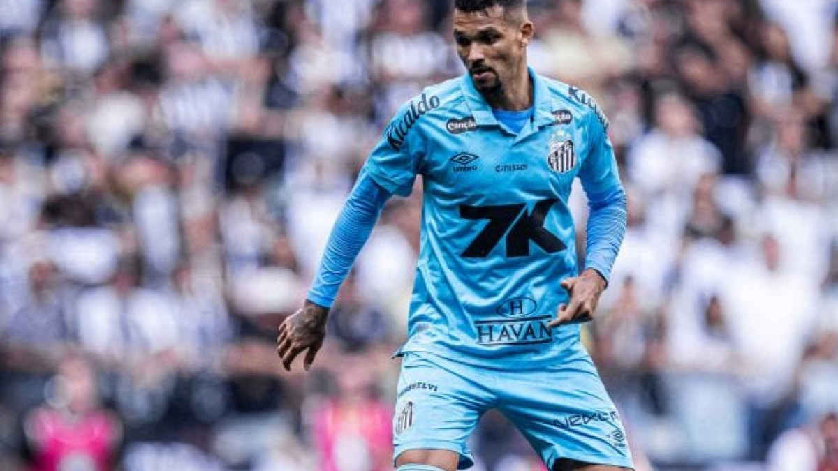 Dupla pertence ao clube celeste, rival do Peixe na última rodada do Brasileirão. Apenas o defensor deve atuar no embate na Vila Belmiro