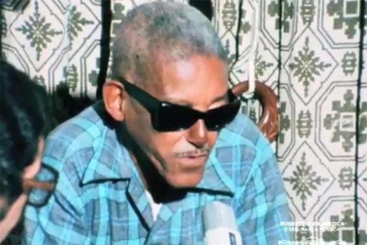 Apesar da qualidade de sua obra, a vida de Cartola nunca foi fácil. Nos anos 1940, enfrentou longos períodos de esquecimento, trabalhando em atividades humildes para sobreviver.
