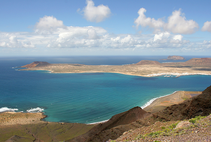 Outra ilha fantástica é La Graciosa, que conta com o Parque Natural do Arquipélago Chinijo, a maior reserva marinha da Europa. 