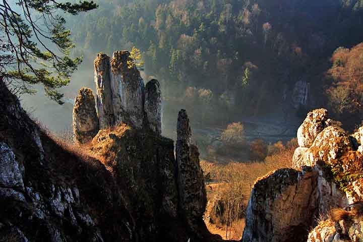 A história da região remonta ao Paleolítico, com os primeiros assentamentos há cerca de 120 mil anos motivados pela presença de sílex — essencial à fabricação de ferramentas primitivas.