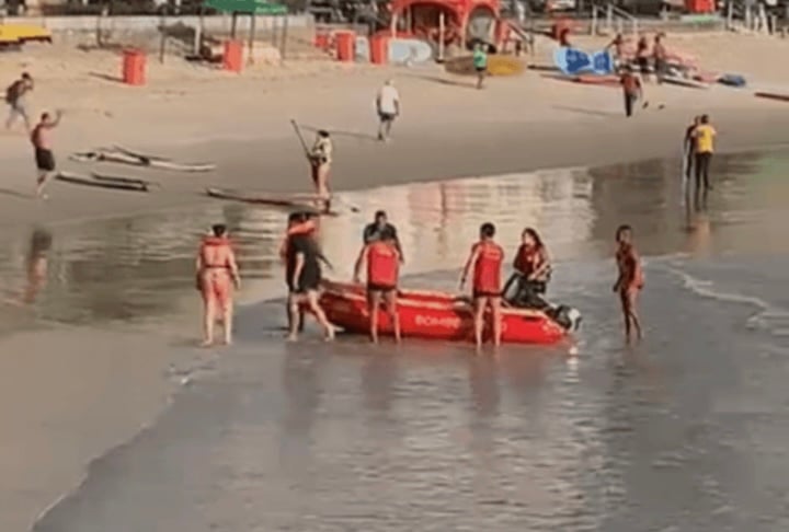 Uma ventania repentina surpreendeu quase 50 praticantes de stand up paddle que estavam na Praia de Copacabana, no Rio de Janeiro, na manhã  do dia 7 de outubro de 2025.
