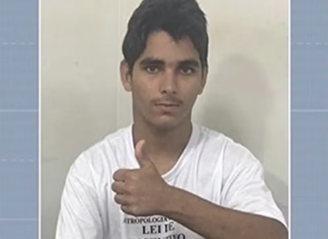 Apesar das tentativas de controle medicamentoso na prisão, ao ser liberado ele foi encaminhado a um serviço sem condições de atender alguém em surto grave.