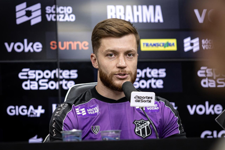 Willian Machado, zagueiro do Ceará, durante entrevista coletiva em Porangabuçu