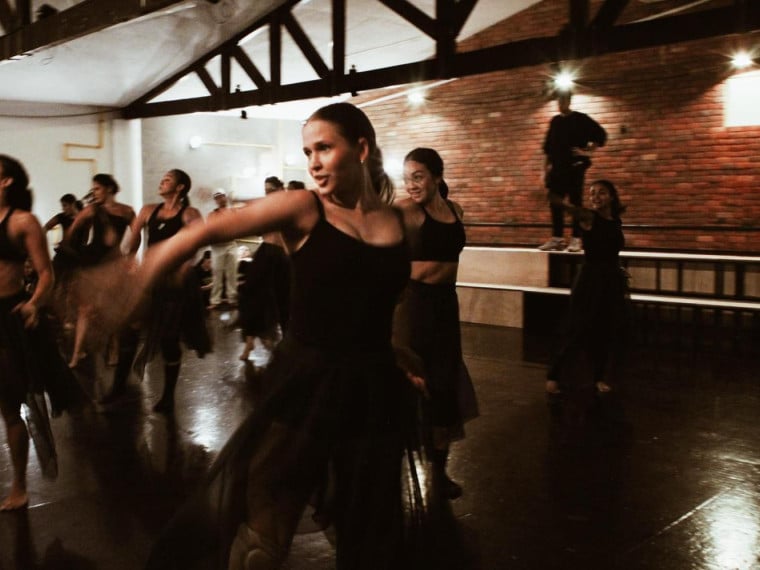 Espaço de Arte Rossana Pucci apresenta espetáculo no Teatro RioMar Fortaleza