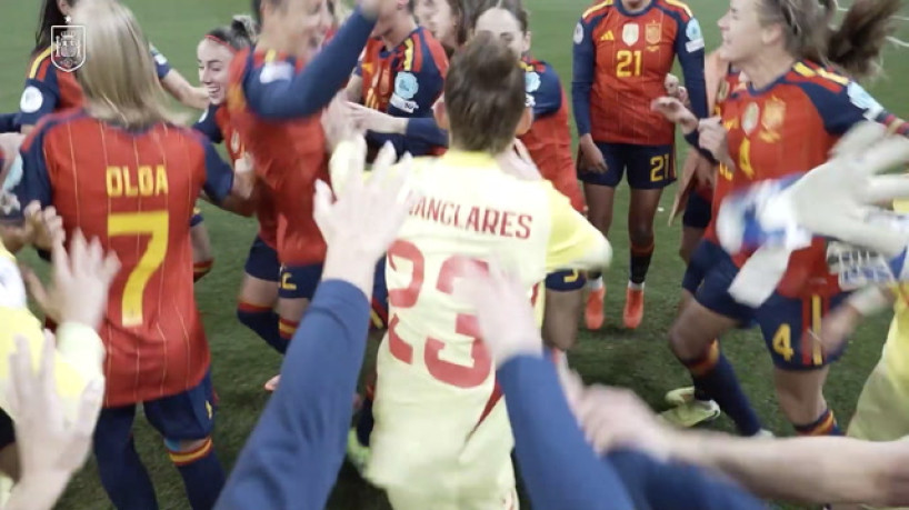 Espanha comemora e levanta o título da Nations League Feminina 