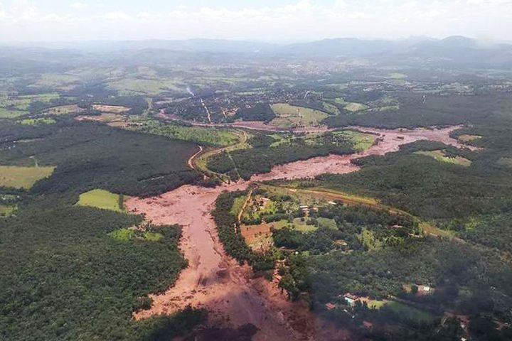 25 de janeiro de 2019 - Inúmeros plantões ao longo da programação deram destaque para o rompimento da barragem de Brumadinho (MG). Ao todo, 272 pessoas morreram em decorrência da tragédia.