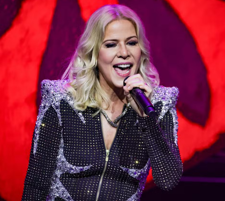 Paula Toller brilhou por anos à frente do Kid Abelha — uma das bandas mais icônicas surgidas na efervescente geração do rock brasileiro dos anos 80.