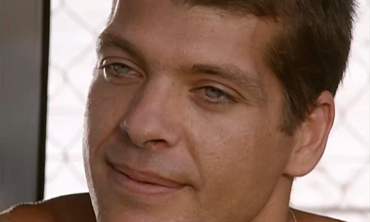 Ao longo da carreira, Bataglin também atuou no cinema, em produções como “Nunca Fomos Tão Felizes” e “Garota Dourada”.
