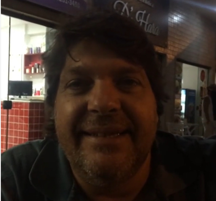 Na vida pessoal, Roberto Bataglin é casado com a atriz Klara Homsani, com quem tem um filho, Kauã. 
