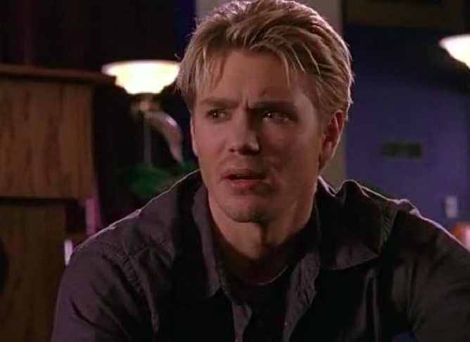 Embora seus papÃ©is fossem relativamente pequenos, serviram de trampolim para seu prÃ³ximo grande trabalho, como Lucas Scott na sÃ©rie dramÃ¡tica One Tree Hill, onde brilhou de 2003 a 2012.