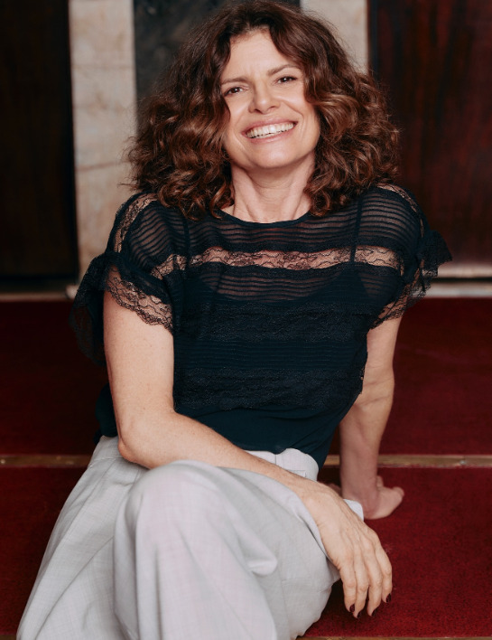 Em 2009, Debora Bloch atuou como Sílvia em Caminho das Índias e estrelou a série Separação?!. Nos anos seguintes, interpretou papéis marcantes na TV, como a vilã Duquesa Úrsula em Cordel Encantado (2011) e a fútil Verônica em Avenida Brasil (2012), entre outros.