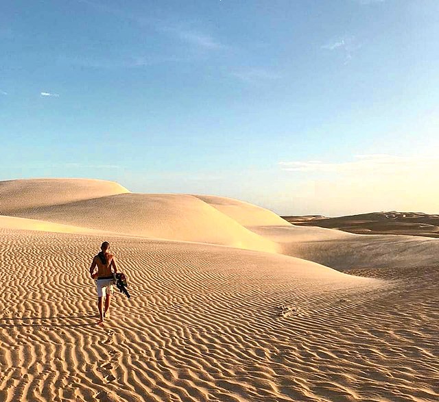 Ainda no Rio Grande do Norte, a cidade de Areia Branca tem praias e dunas. A mais famosa é a Duna do Rosado, com 10km² de extensão e areia com diferentes tons de rosa. Ali perto, na Ponta do Mel, fica o único lugar do mundo onde o sertão encontra o mar. 