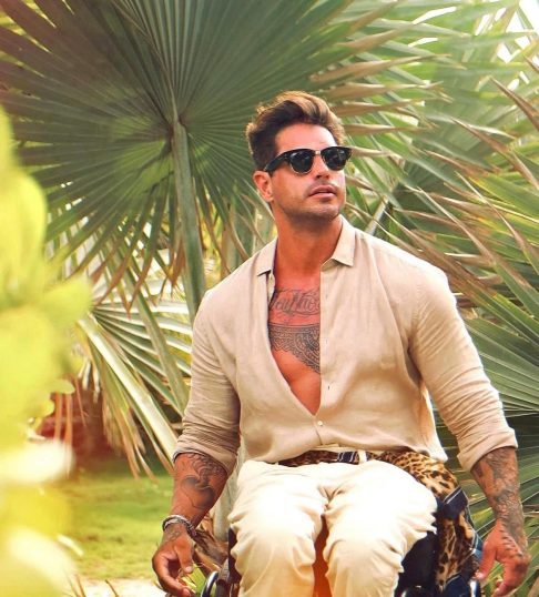 Fernando sofreu um acidente de carro em 2009 que o fez perder os movimentos da cintura para baixo.