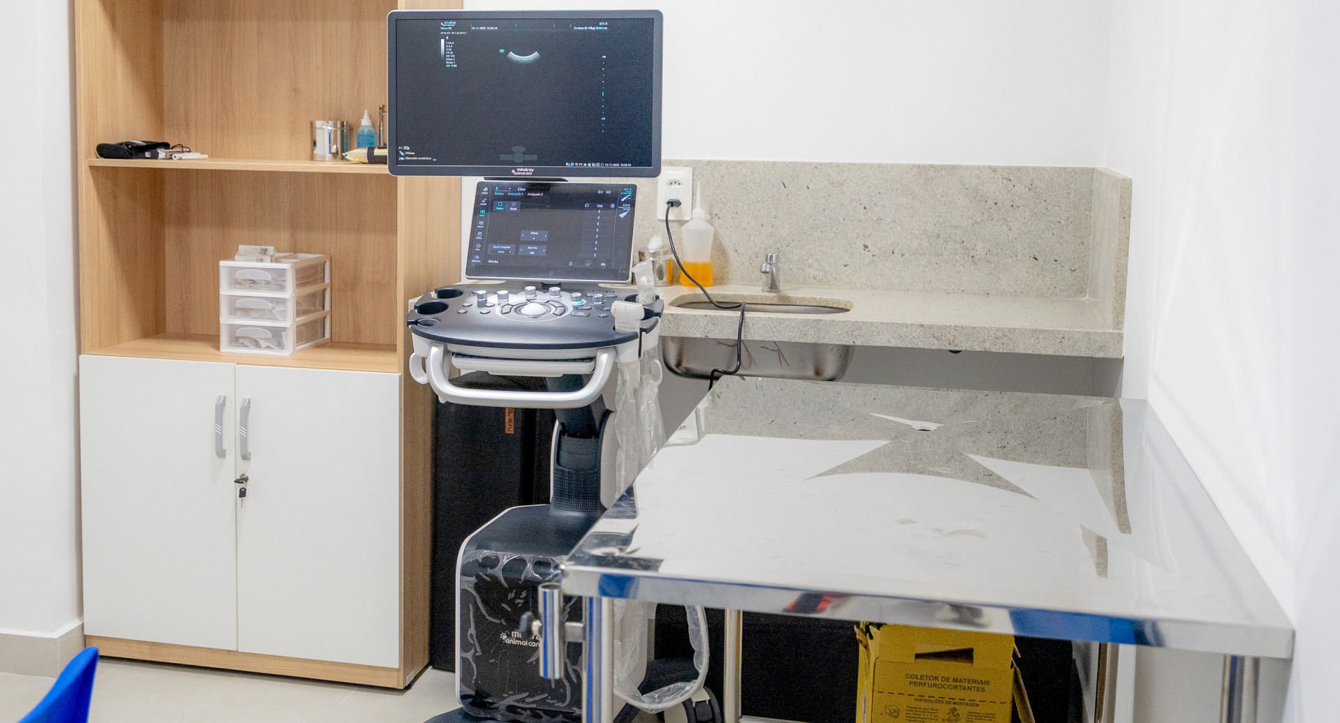 O ambiente de prática veterinária oferece serviços que abrangem desde a prevenção até tratamentos avançados