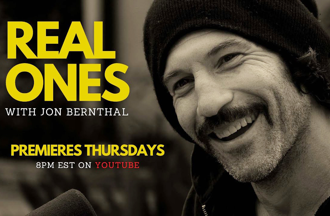 Desde os primeiros meses de 2022, apresenta o podcast Real Ones, de sua criação e que entrevista pessoas inspiradoras e discute temas sociais e cotidianos. É praticante de muay thai e jiu-jitsu brasileiro, além de ser apaixonado por boxe.