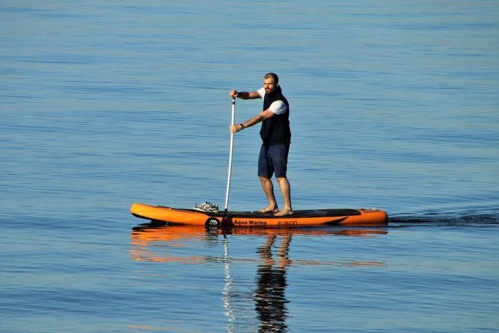 A prática é benéfica para diversos grupos musculares, principalmente abdômen, pernas, costas e braços, além de melhorar o equilíbrio, a postura e a coordenação motora.
