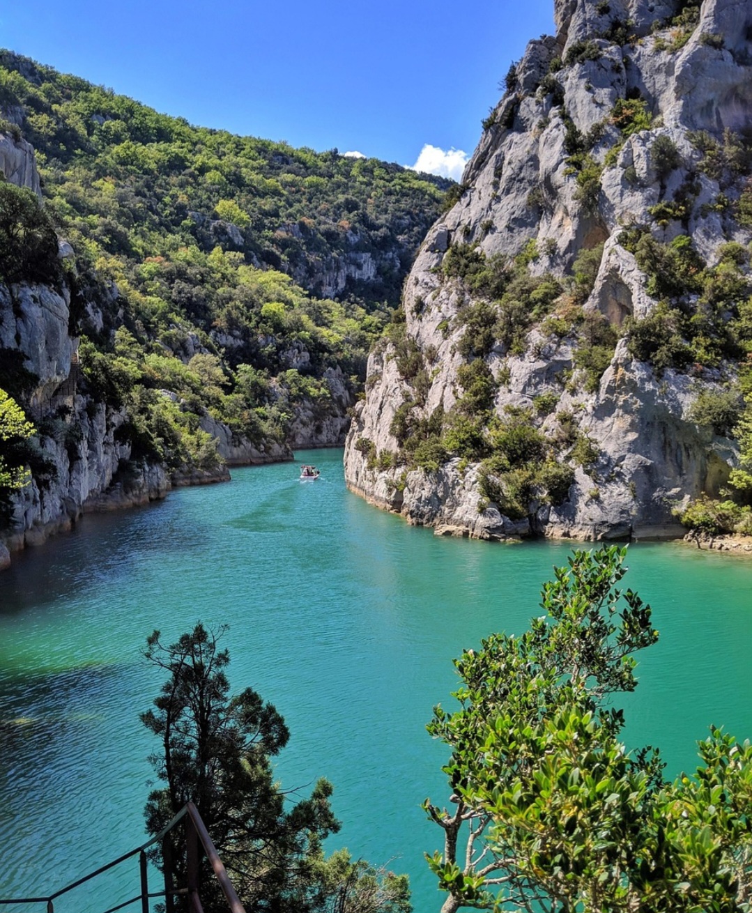Costa Amalfitana da Índia (Goa) – Antiga colônia portuguesa, mistura praias paradisíacas, festivais culturais e uma vida noturna animada.