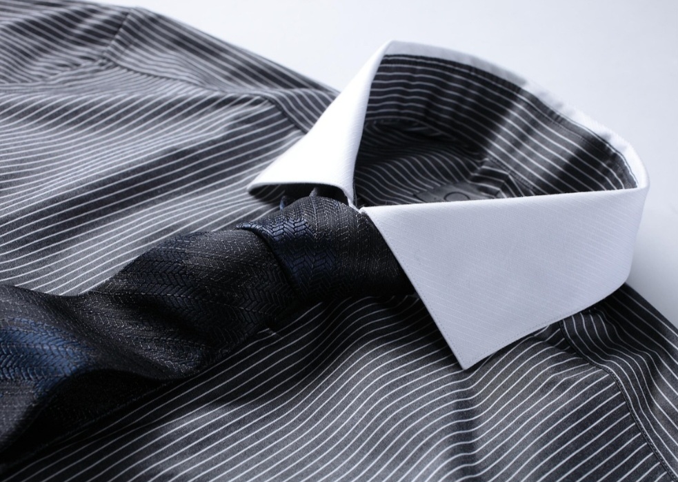 Esse objeto, confeccionado de cornalina, jaspe ou vidro vermelho, possuía a forma de um cordão arrematado com um nó, cuja função seria proteger o finado dos “perigos da eternidade.