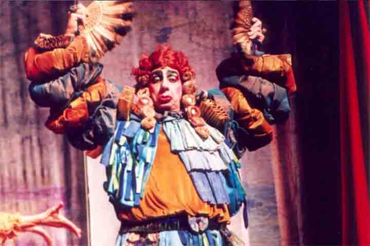 Além disso, Nanini acumula dezenas de montagens teatrais, ganhando prêmios importantes como os troféus Shell, Molière, Mambembe e Sharp. Um reconhecimento que reforça sua consistência e excelência artística. 
