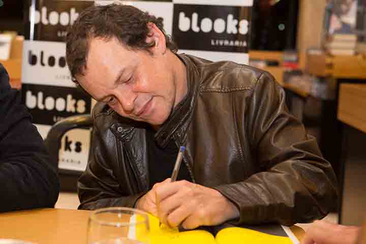 Matheus prepara uma sequência de três longas que marcam sua volta definitiva às telas de cinema. A trinca inclui um sucesso comercial e dois mais autorais. Primeiramente, retorna como Trindade em “Cabras da Peste 2”, comédia que deve estrear nos cinemas após o sucesso do original na Netflix. 