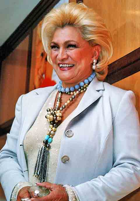 Há 13 anos, no dia 29 de setembro de 2012, o Brasil se despedia de Hebe Camargo. A apresentadora, que morreu aos 83 anos vítima de câncer no peritônio, deixou um legado marcante na televisão brasileira. A seguir, o Flipar relembra a sua trajetória!
