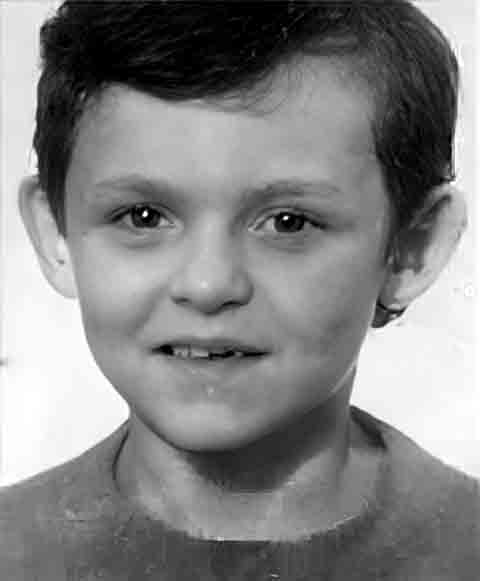 No ano seguinte, Nachtergaele fez sua estreia no teatro profissional com a peça Paraíso Perdido, de Sérgio Carvalho, com a companhia Teatro da Vertigem, onde ele encenou o Anjo Caído. 