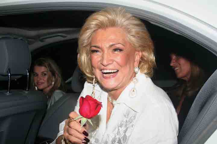 Nos últimos anos de vida, Hebe enfrentou graves questões de saúde. Ela descobriu um tumor raro no peritônio em 2010 e precisou passar por cirurgia e sessões de quimioterapia, com períodos de internação, mas continuou trabalhando até pouco tempo antes de sua morte. 
