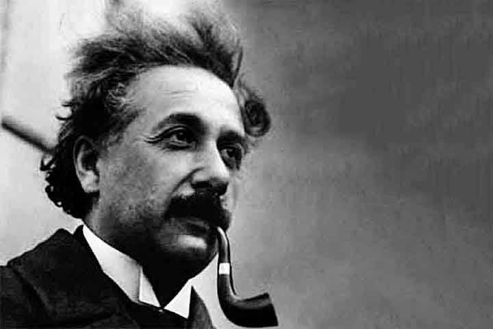 Entre as personalidades usuárias de cachimbo estão Albert Einstein (físico teórico conhecido pela teoria da relatividade - foto), e J.R.R. Tolkien (escritor britânico famoso por O Senhor dos Anéis)

