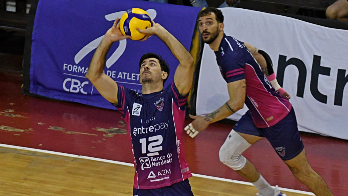 Carcará vence a segunda seguida, assume momentaneamente a liderança e tem atuação segura de Da Silva