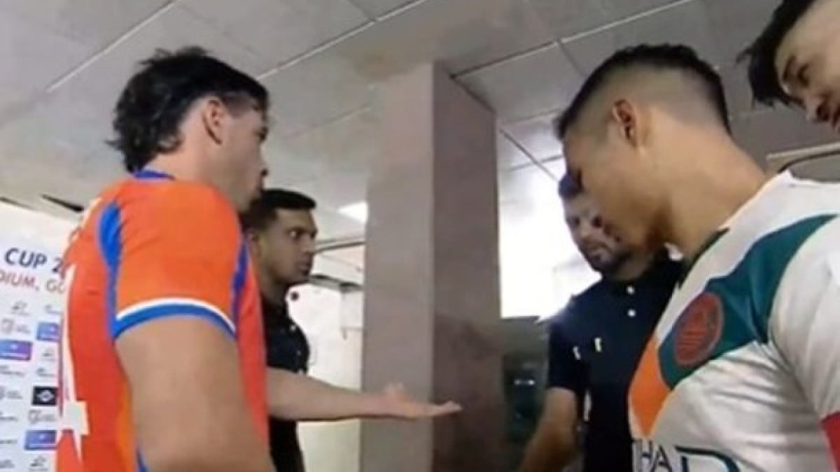 Iker Guarrotxena levou cartão vermelho por equipamento irregular, foi substituído sem prejuízo ao Goa e viu o time avançar à final  