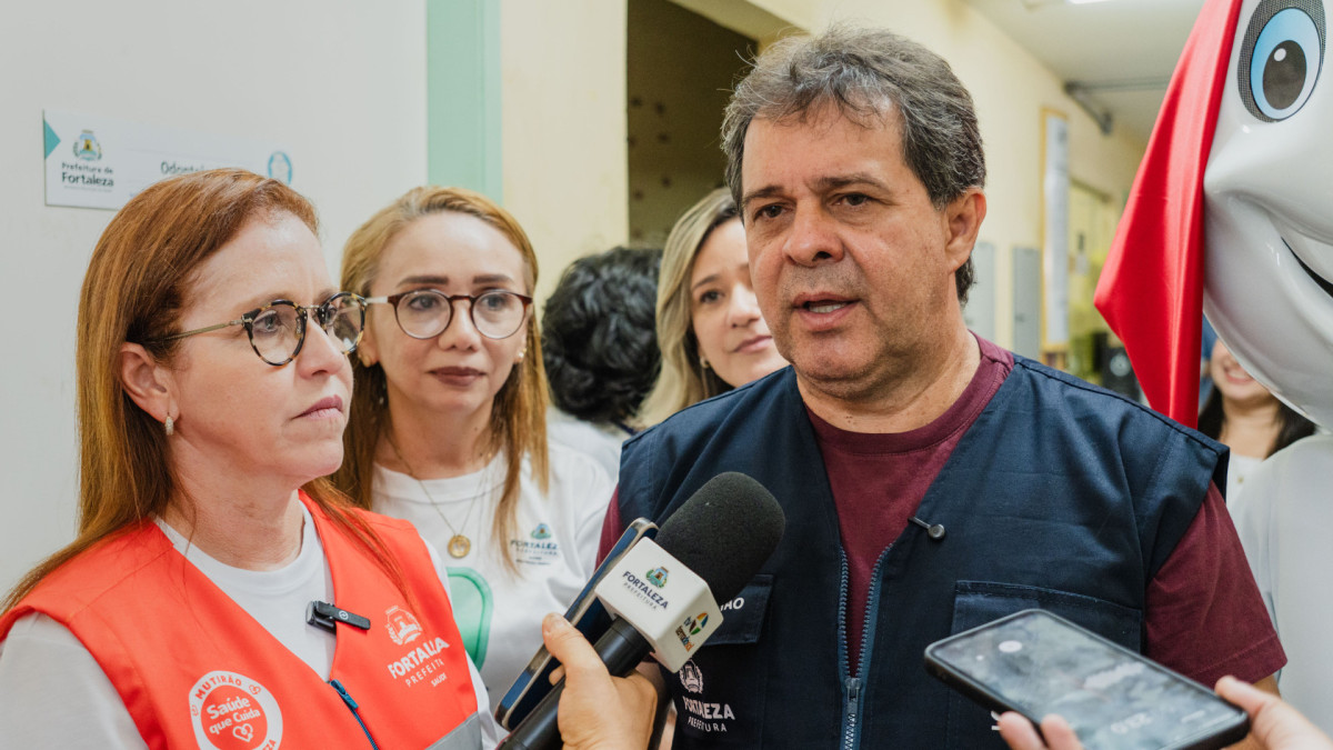 Entrevista coletiva com o prefeito de Fortaleza, Evandro Leitão (PT), durante mutirão da Saúde Bucal, no Posto de Saúde Luís Franklin