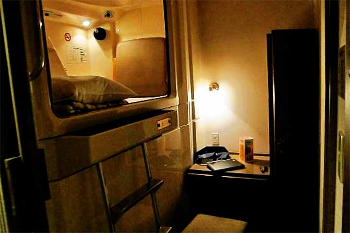 A primeira e mais importante é evitar fazer barulho. Quem quer assistir a um filme ou ouvir música, por exemplo, é recomendado que use fones de ouvido.