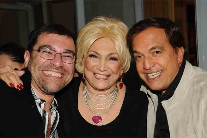 Nos anos 1960, ela se afastou temporariamente da televisão para se dedicar à maternidade - seu filho Marcello, fruto da relação com o primeiro marido, nasceu em 1965. 