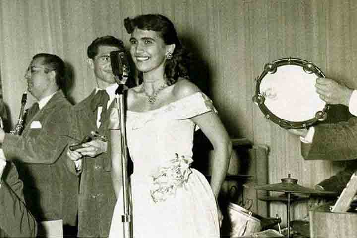 Ela era a mais nova de sete irmãos e desde pequena conviveu com música. Seu pai, que conhecido como “Fêgo Camargo”, era músico de formação e fazia apresentações em festas, casamentos e recitais. Hebe o acompanhava nesses eventos. 
