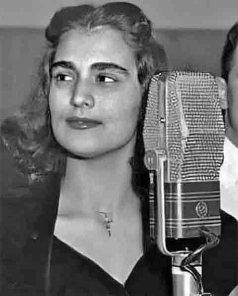 A década de 1950 marcou sua transição para a televisão e para gravações musicais. Na época, ela lançou seus primeiros compactos - “Oh! José” e “Quem Foi que Disse”. Também começou a trabalhar em emissoras de TV, participando de programas musicais. 
